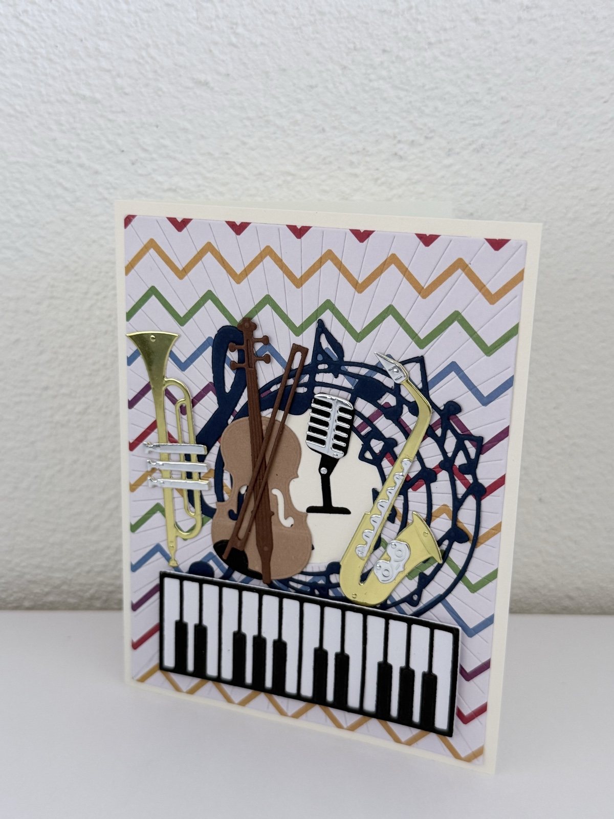 Bunte Musikkarte, schräg von links